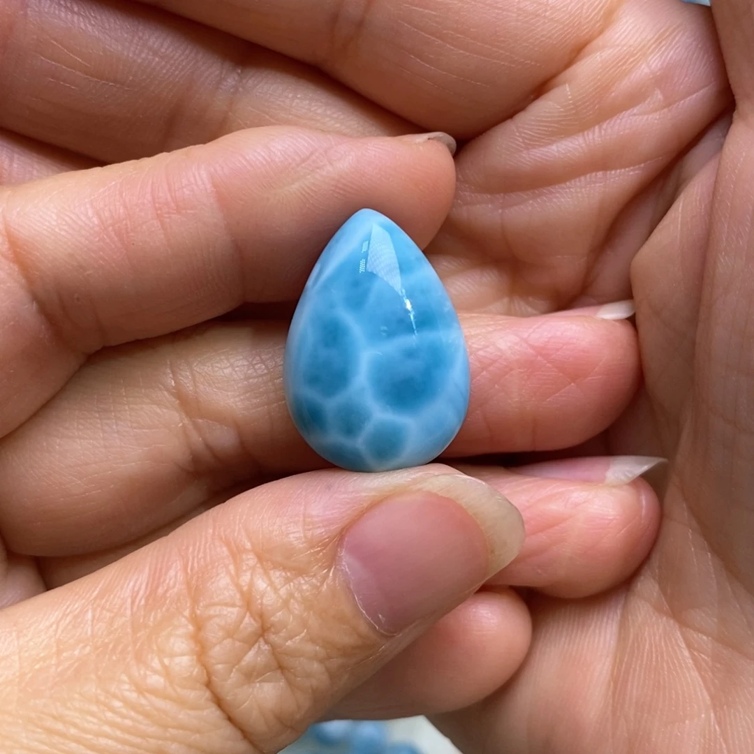 针钠钙石（海纹石）未镶嵌颈饰