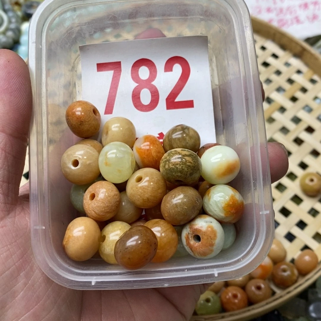 蛇纹石玉挂坠未镶嵌