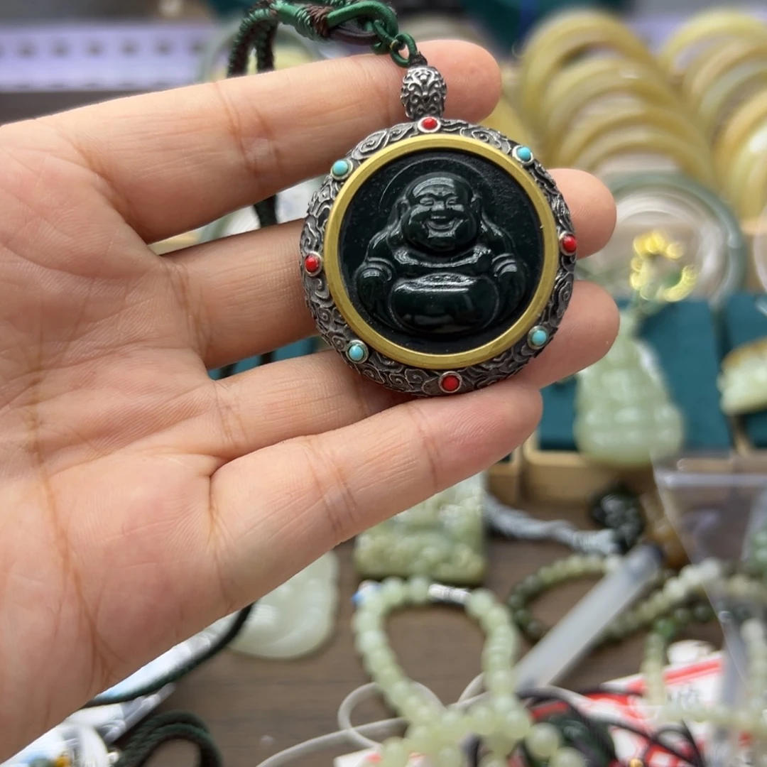 和田玉未镶嵌颈饰青玉佛公