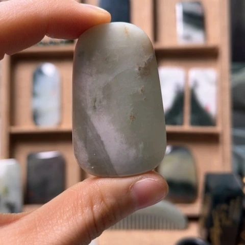 独山玉颈饰未镶嵌