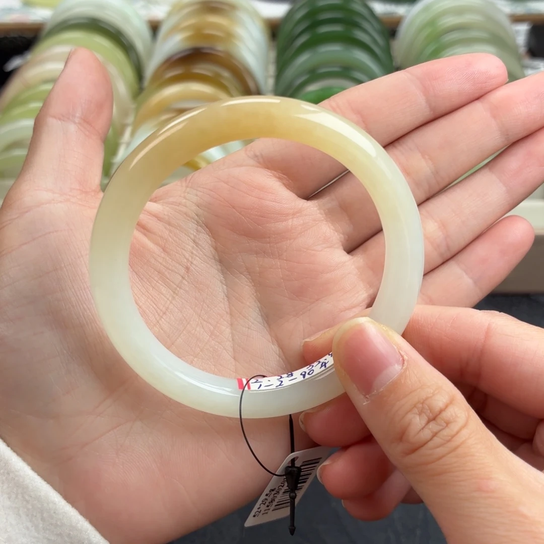 和田玉未镶嵌手镯-糖白渐变半山水-高油高细美人条1