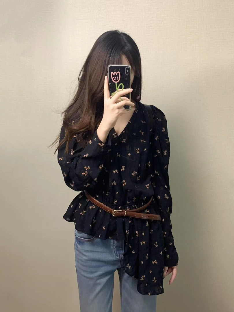 2025早秋新款港风复古碎花泡泡袖v领衬衫复古微喇牛仔裤两件套装