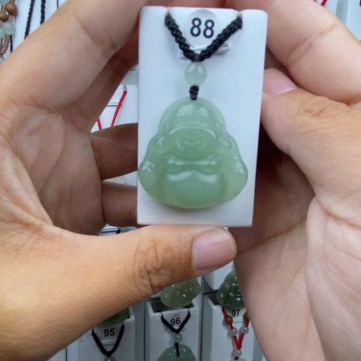 用***5石英质玉未镶嵌颈饰