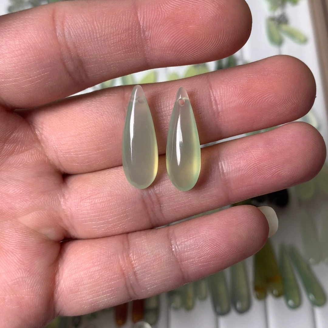 蛇纹石玉耳环未镶嵌