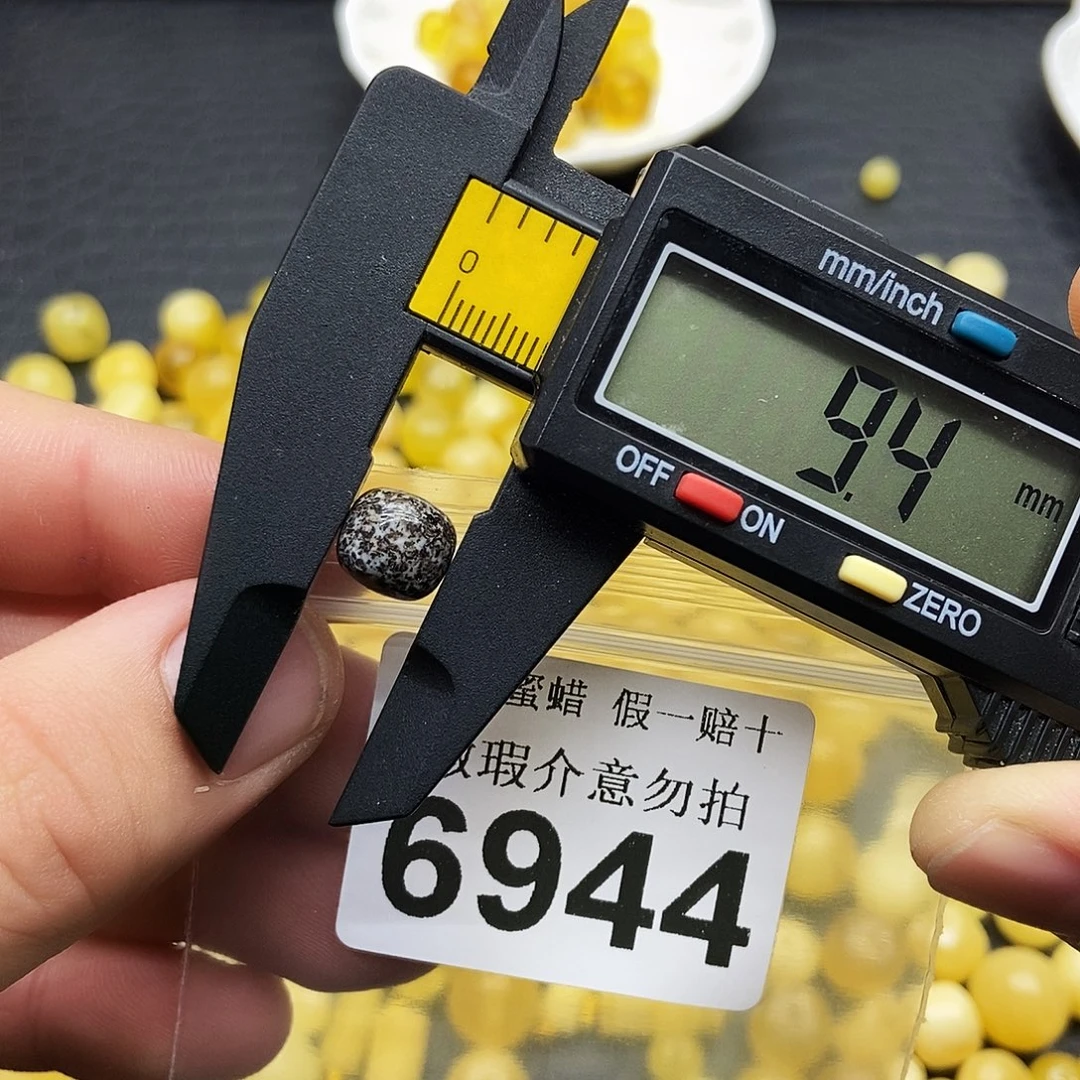 蜜蜡未镶嵌珠宝奇石6944