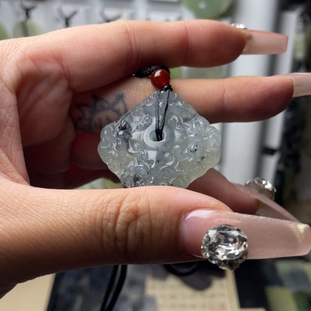 岫玉颈饰未镶嵌八方来财