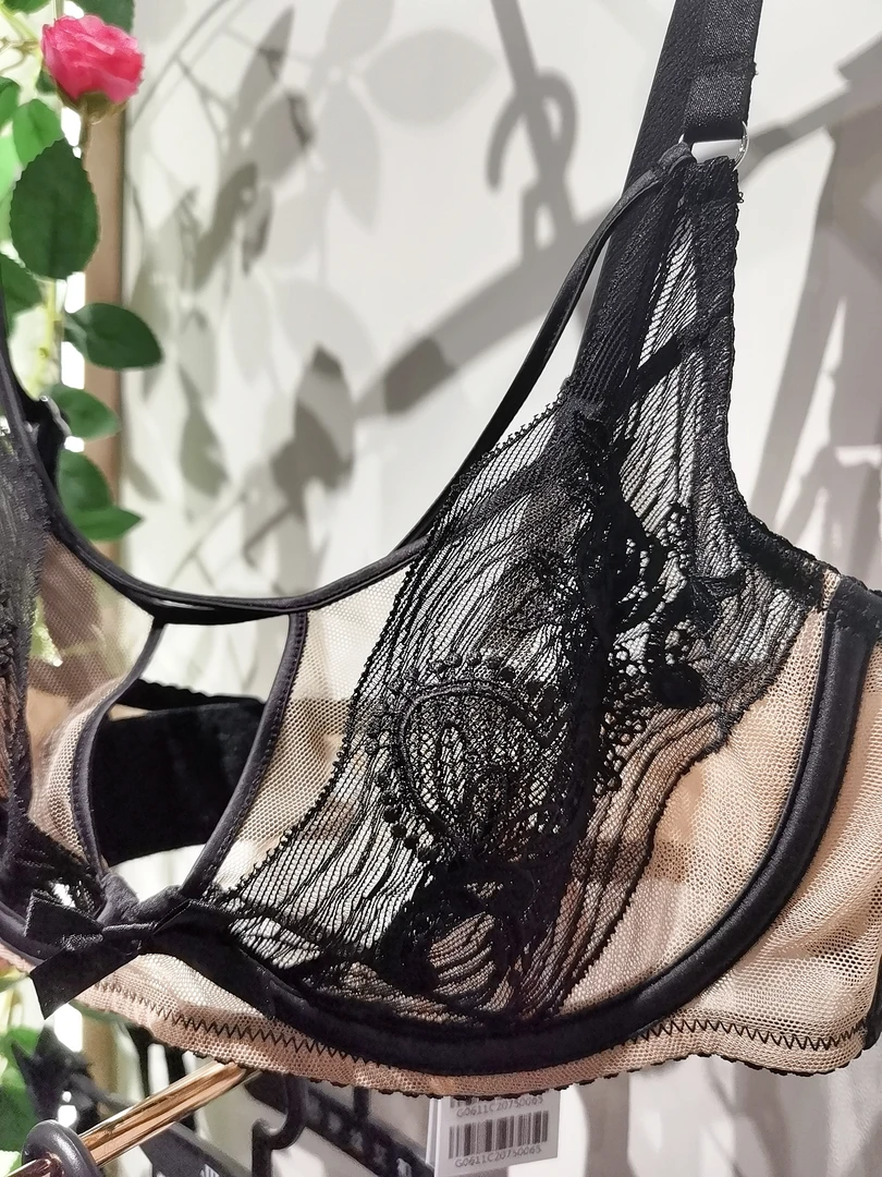 超薄刺绣舒适文胸大胸显小防下垂女士黑色内衣