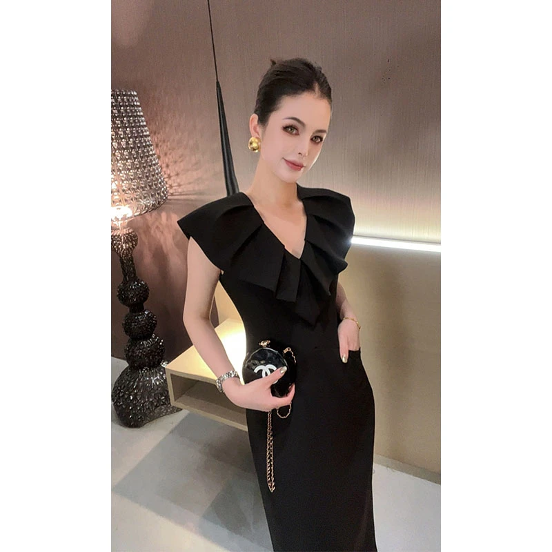 V领荷叶边压褶连衣裙LYQ30474