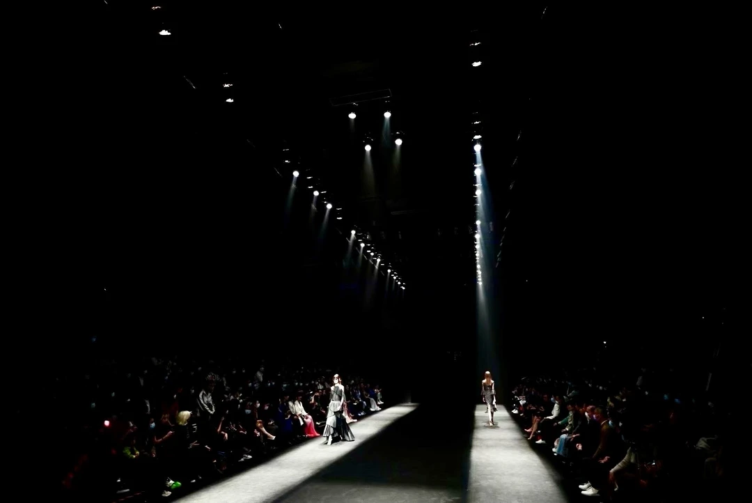 CYMKM-1 多口袋马甲羽绒