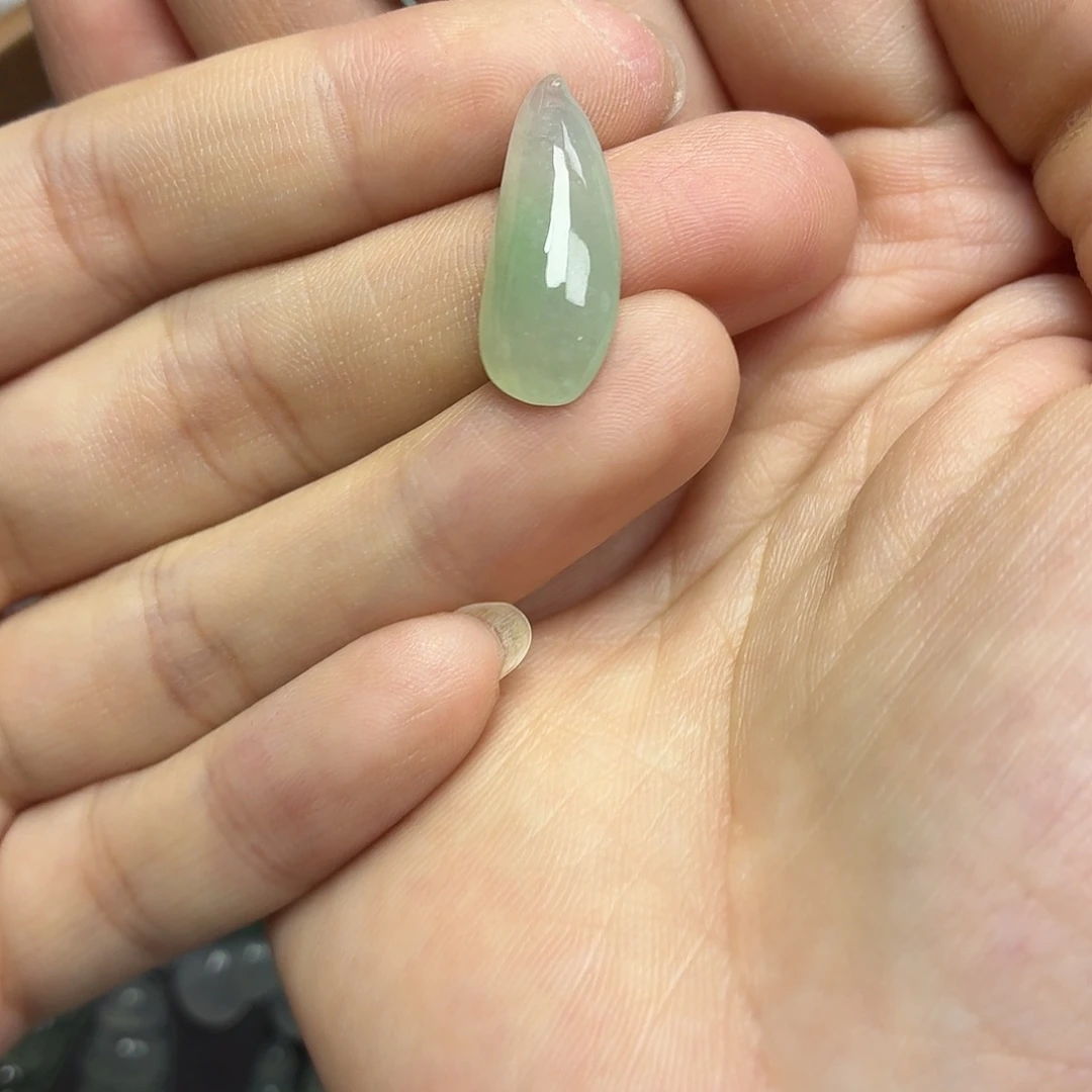 翡翠未镶嵌颈饰绿瓜