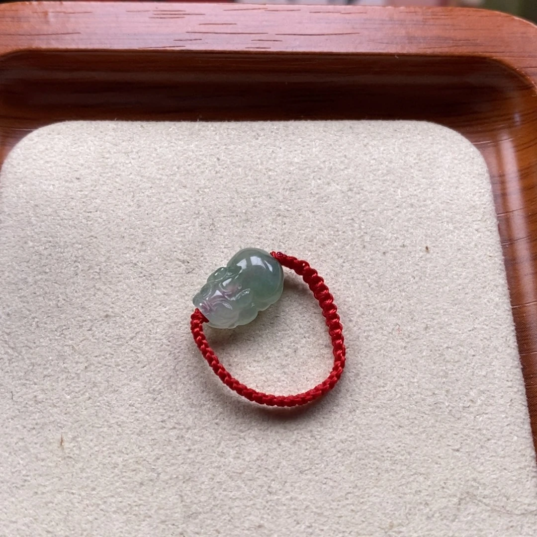 翡翠未镶嵌颈饰如意貔貅