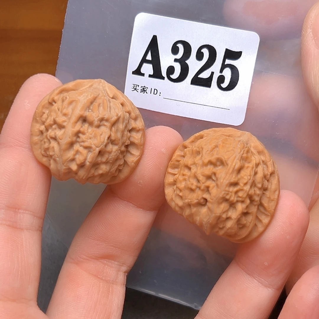 文玩核桃吊坠35白狮子