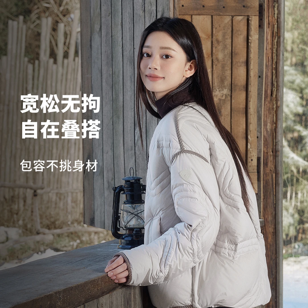 坦博尔25年新款秋冬圆领时尚短款休闲情暖羽绒服宽松女士运动258Z