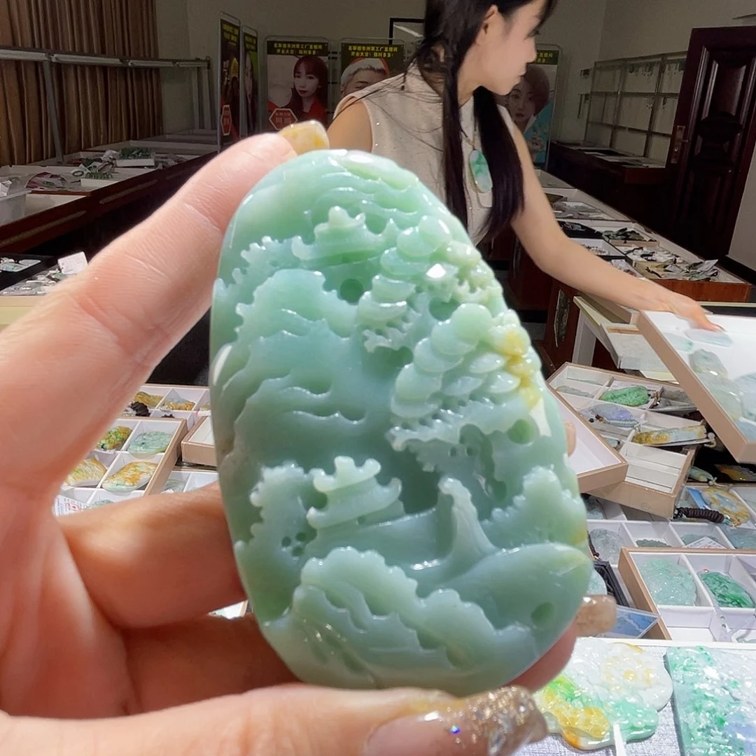 翡翠未镶嵌颈饰一