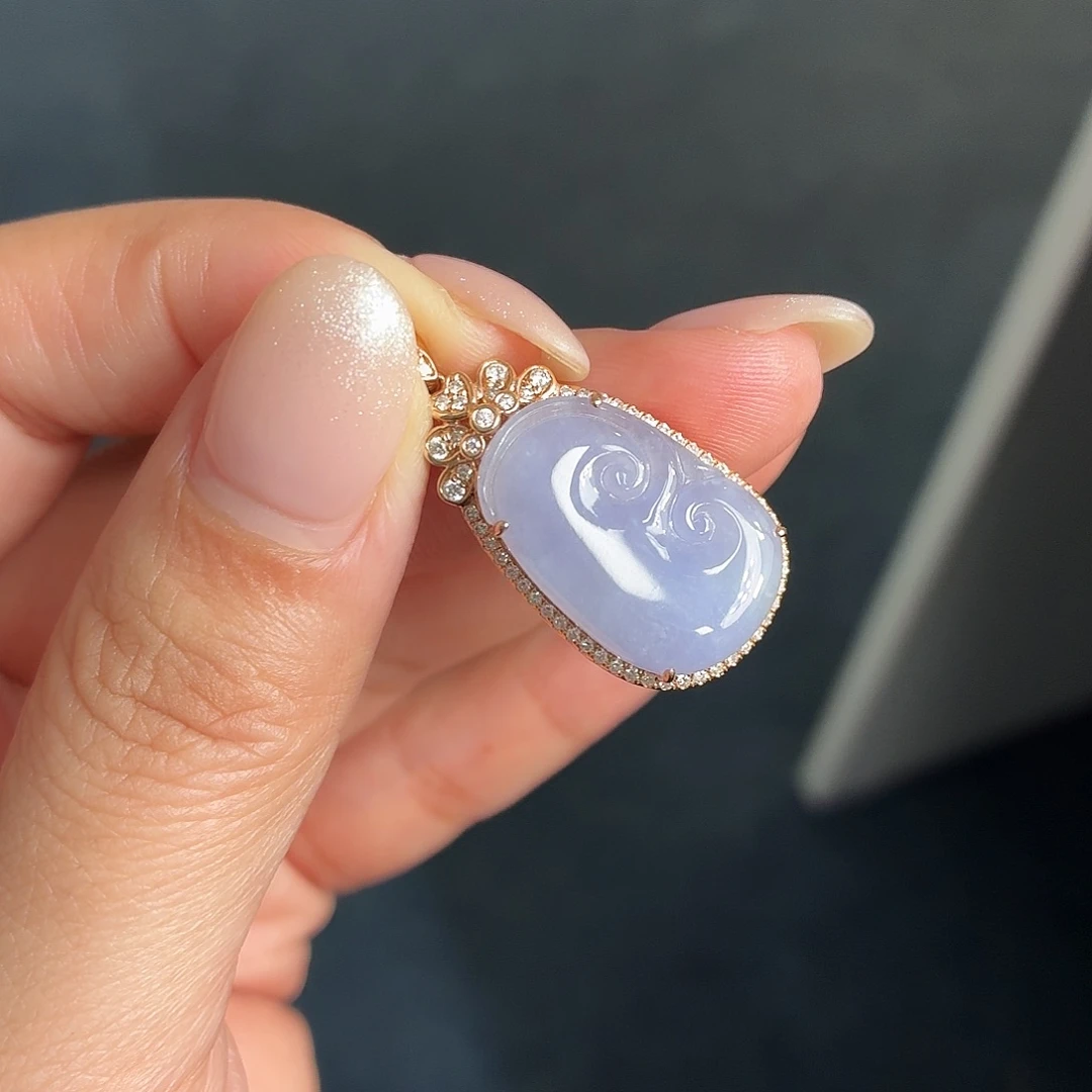 翡翠18K金镶嵌颈饰