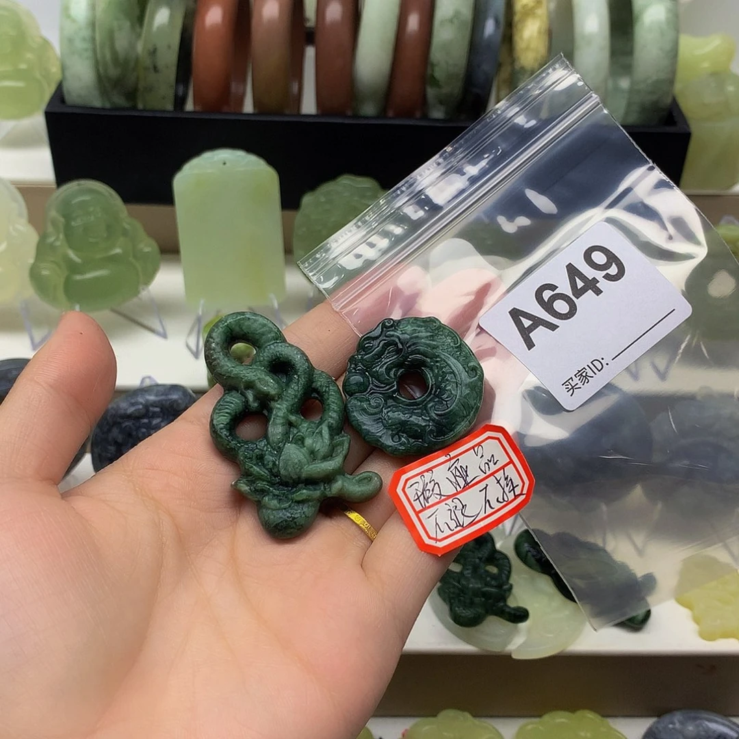 蛇纹石玉颈饰未镶嵌