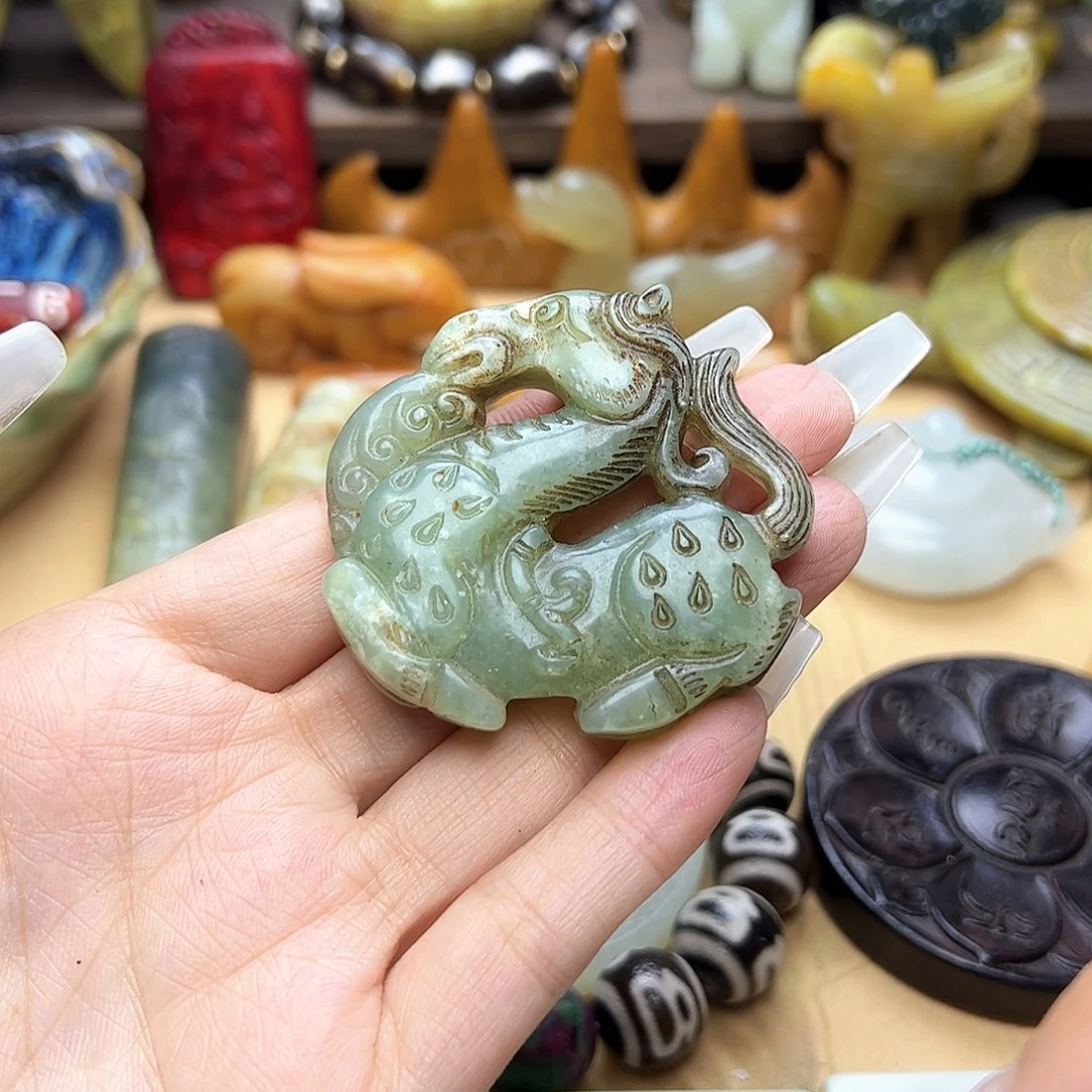 蛇纹石玉未镶嵌颈饰