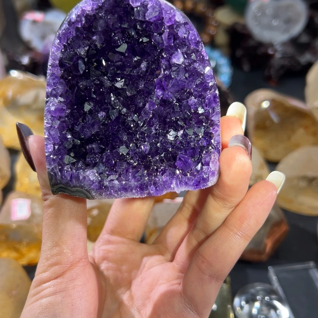 紫晶未镶嵌大型摆件（非配饰）原石