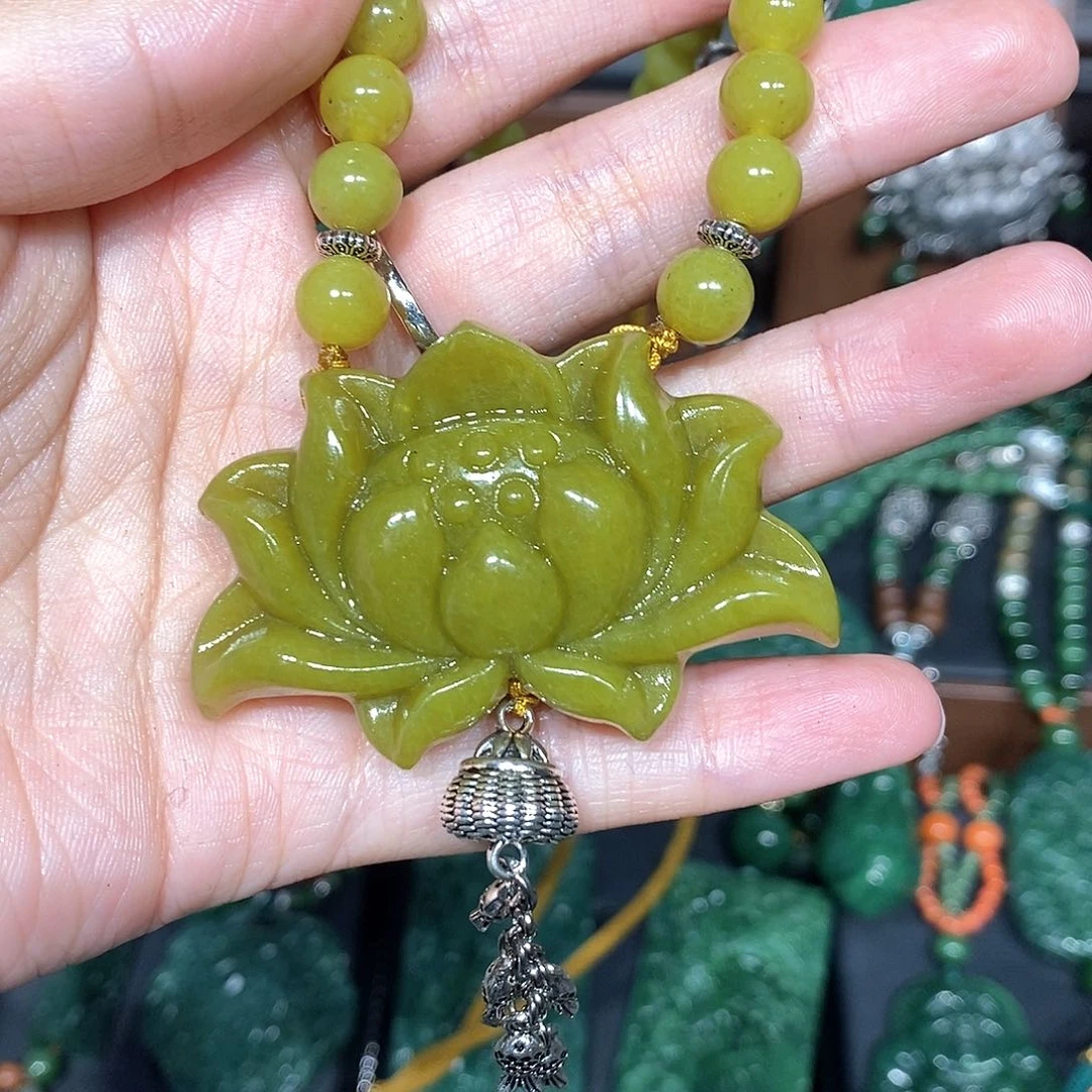 颈饰未镶嵌和田玉（碧玉）