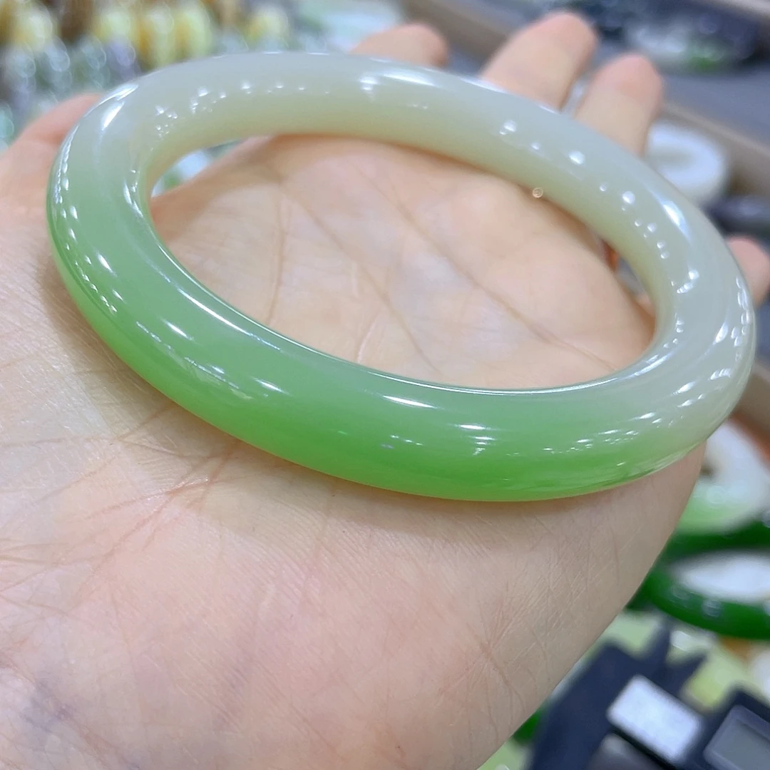 未镶嵌手镯和田玉苹**我
