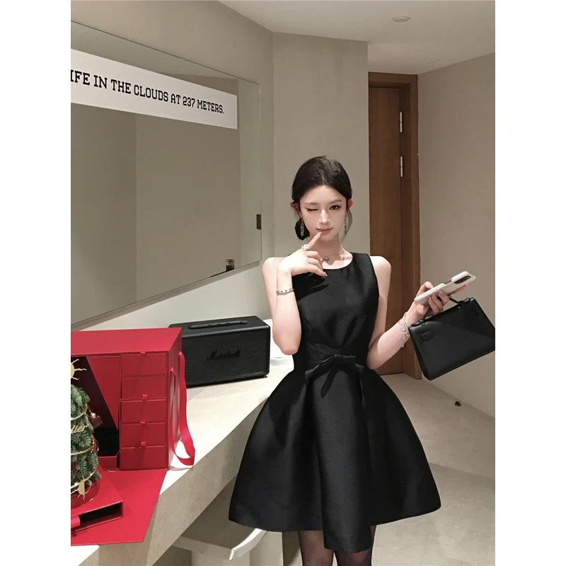 法式气质蝴蝶结收腰显瘦背心连衣裙女2025冬季高级感A字蓬蓬短裙