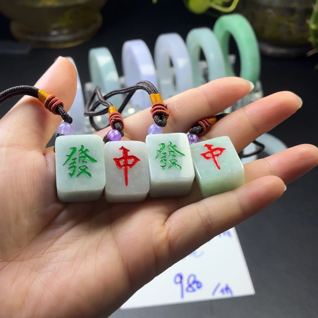 翡翠未镶嵌颈饰随机发货