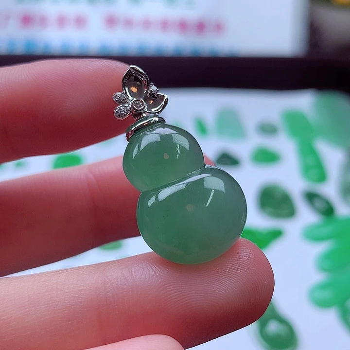 翡翠18K金镶嵌吊坠(不含链)葫芦