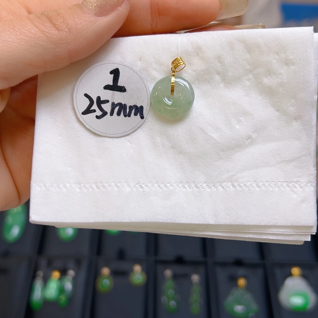 翡翠颈饰18K金镶嵌翡翠