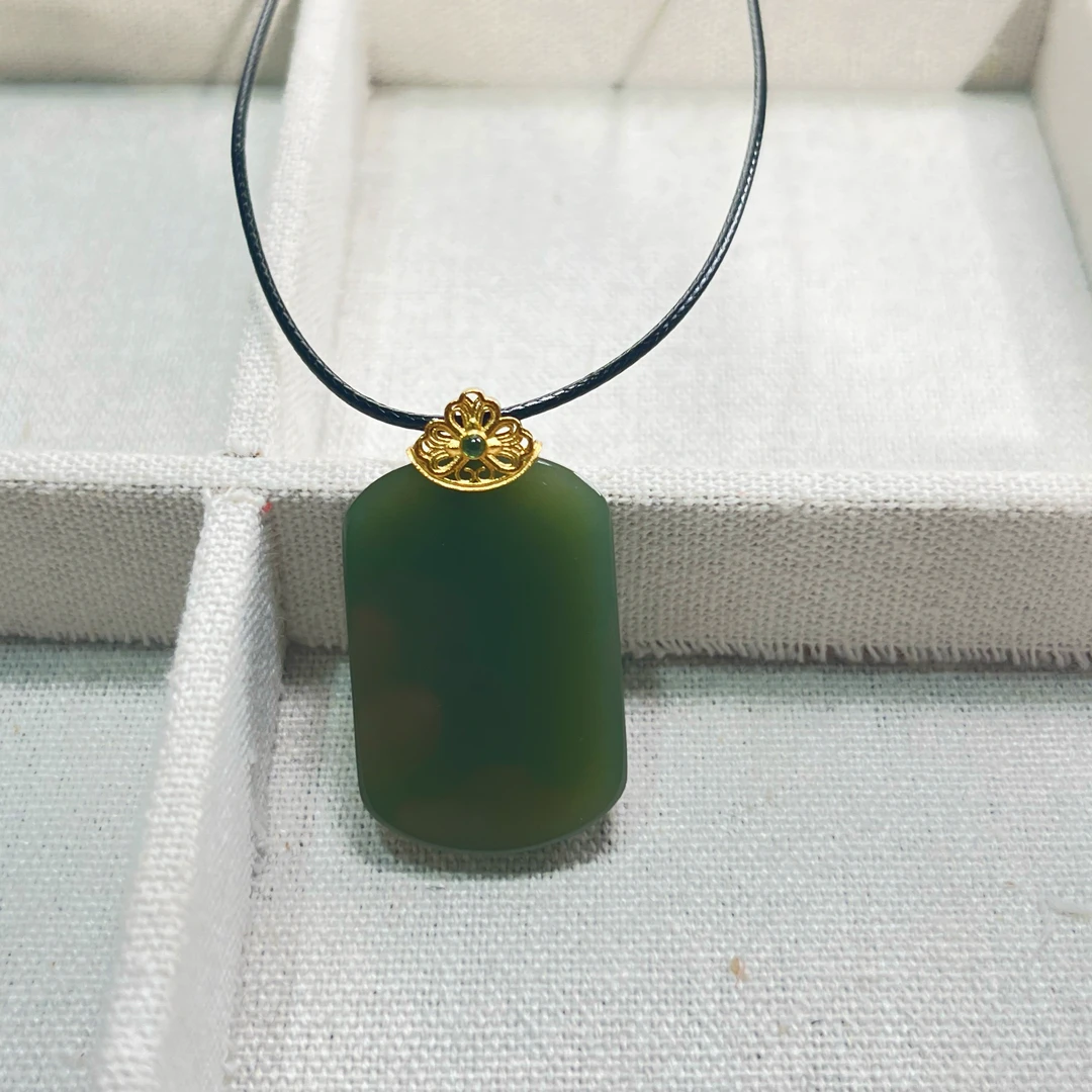 S925银镶嵌天然和田玉无事牌吊坠（赠皮绳）065