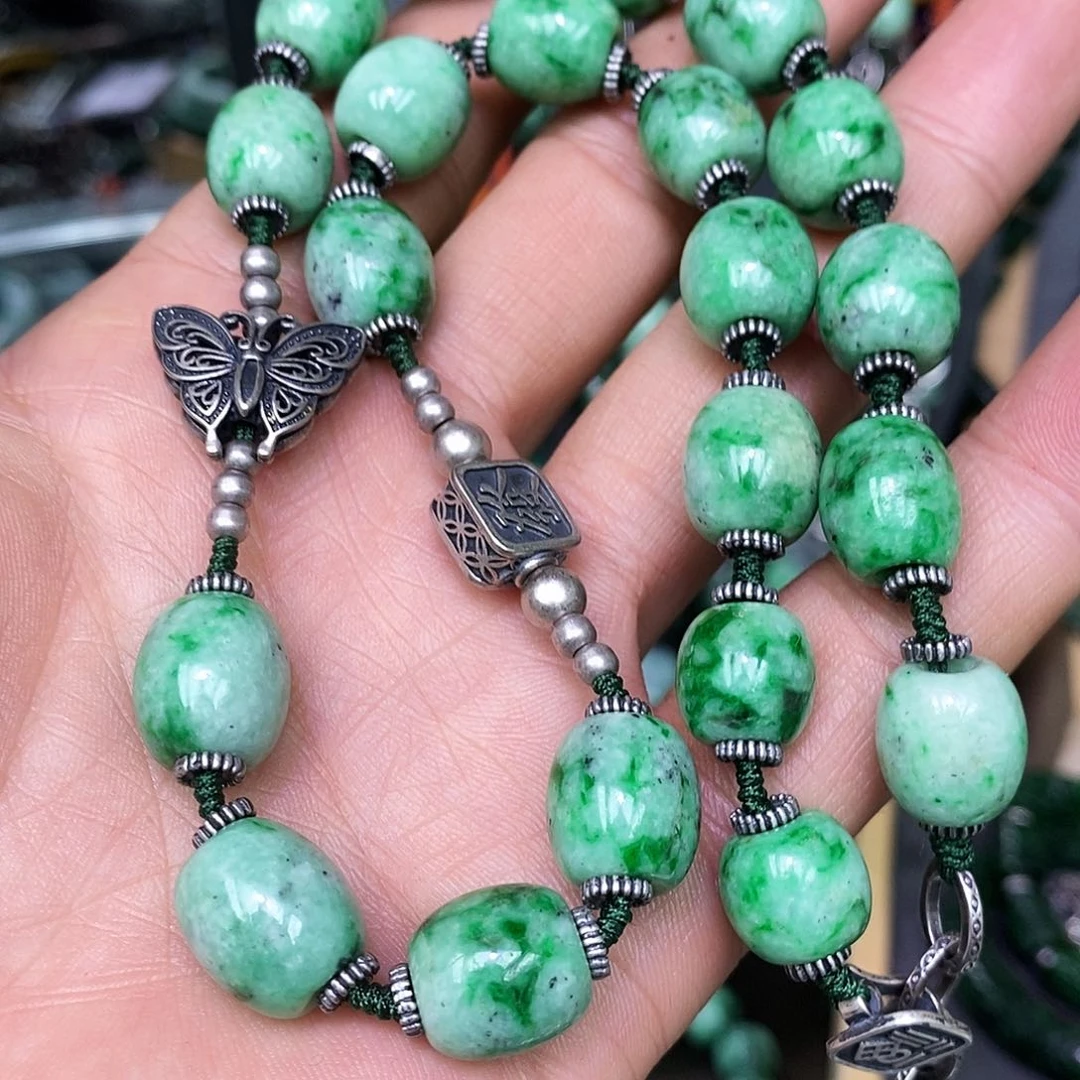 颈饰未镶嵌翡翠漂亮美眉