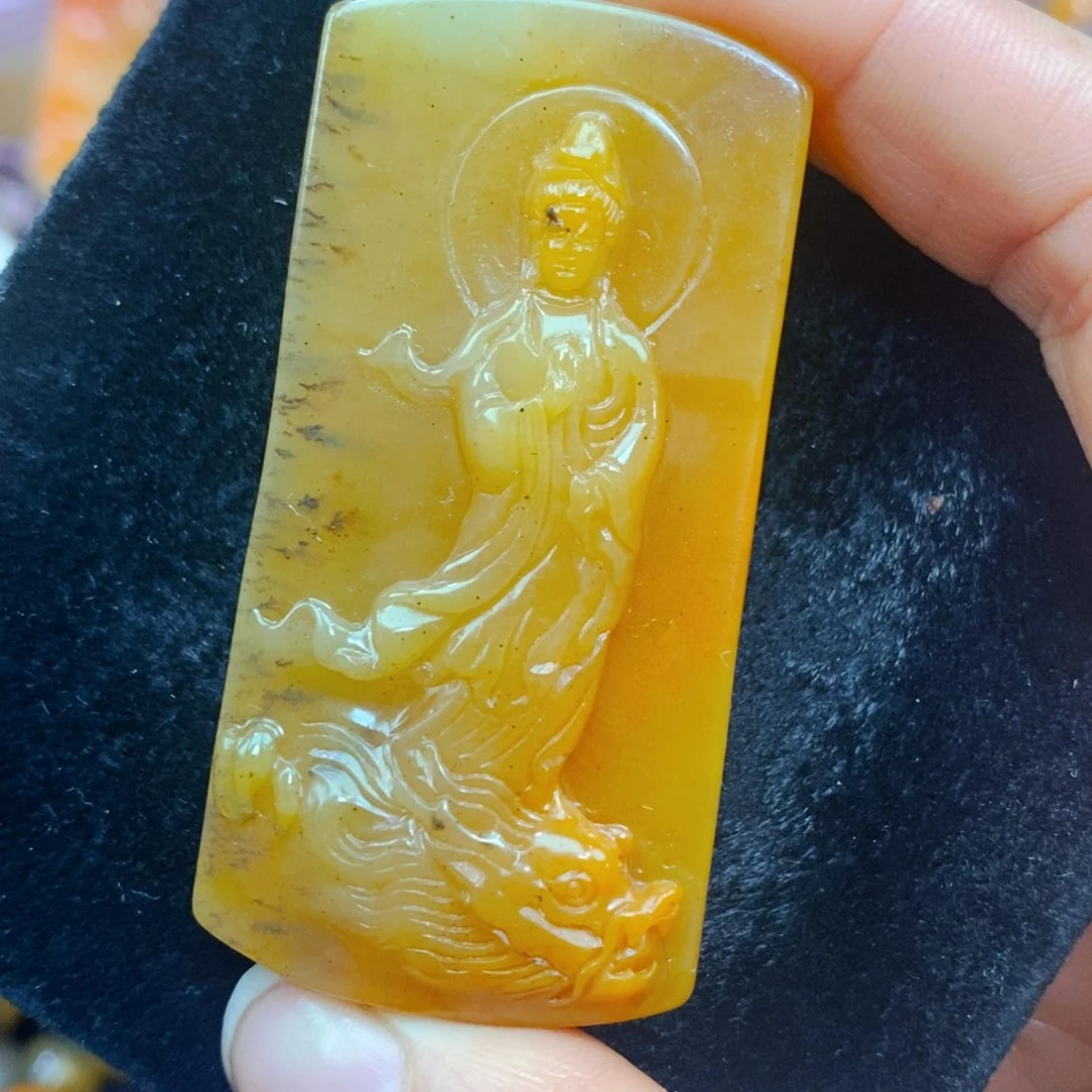 未镶嵌石英质玉（黄龙玉）颈饰