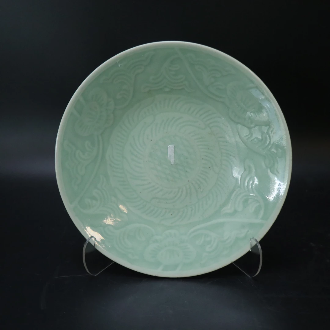 Lot.25121398清道光豆青釉模印花卉纹盘 直径：约22.7cm