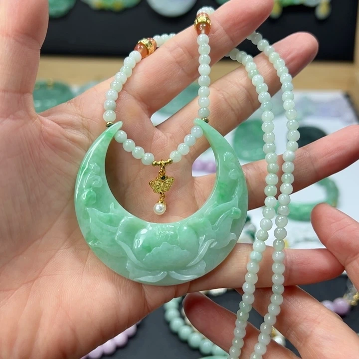 颈饰未镶嵌翡翠吊坠