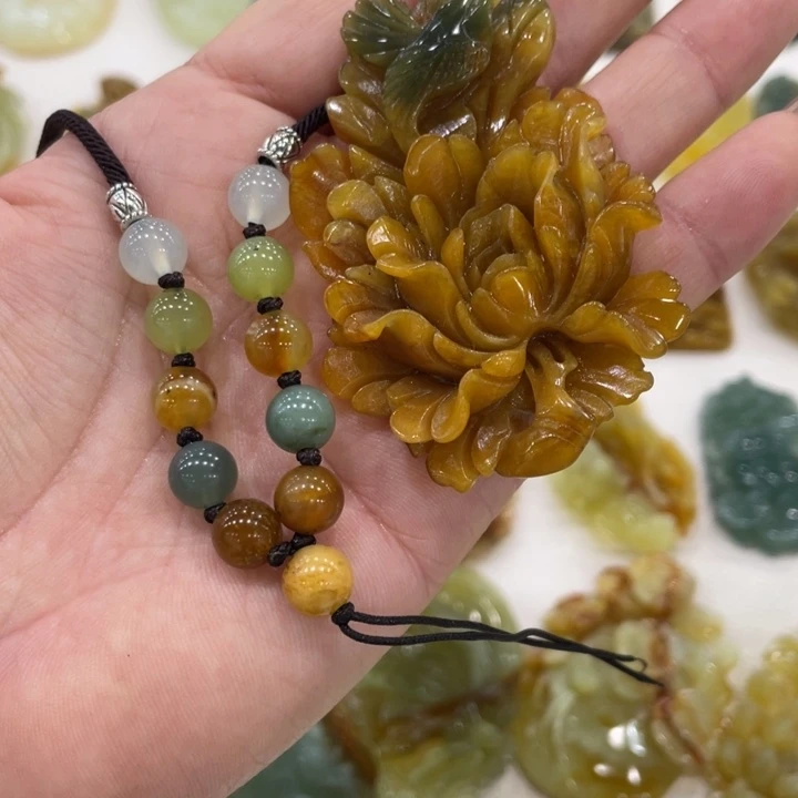 辛***哥蛇纹石玉未镶嵌颈饰