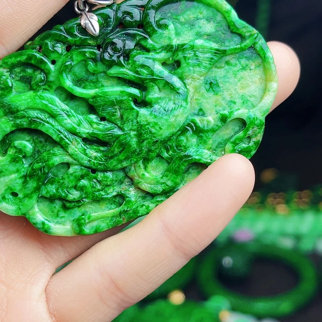 颈饰未镶嵌翡翠多样性