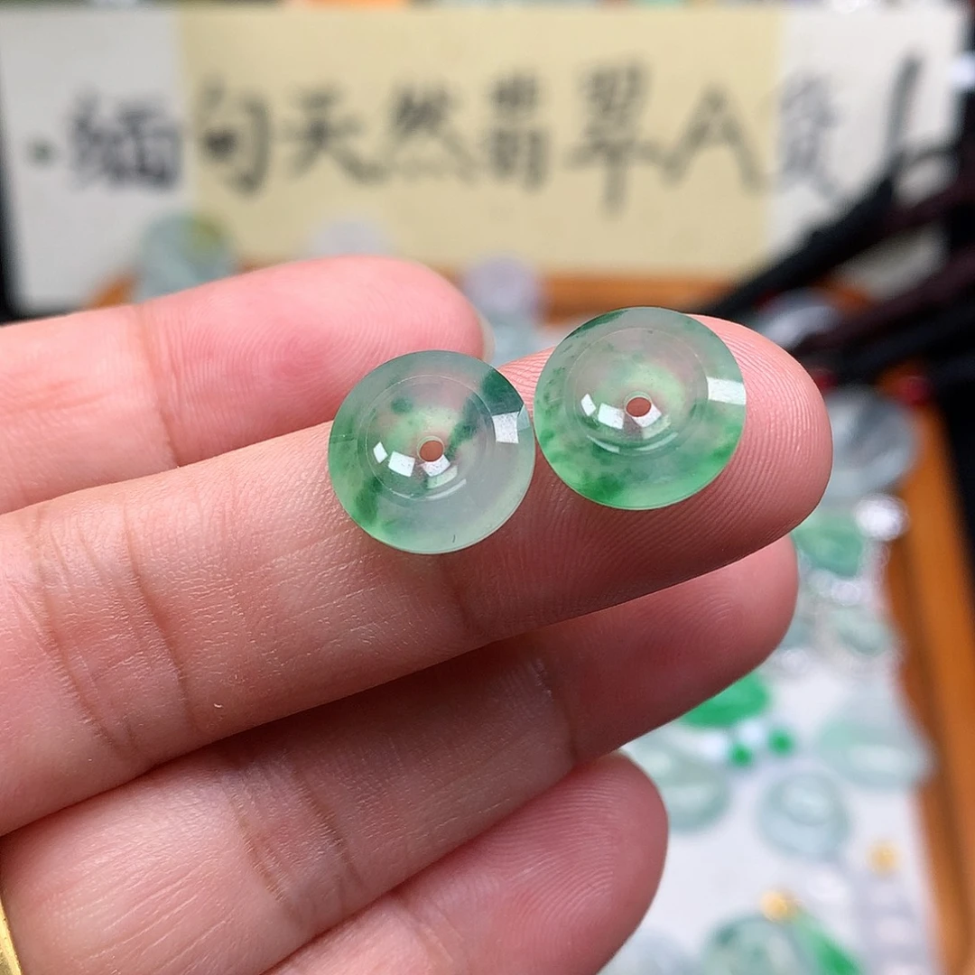 翡翠裸石缅甸天然A货翡翠阳绿甜甜圈