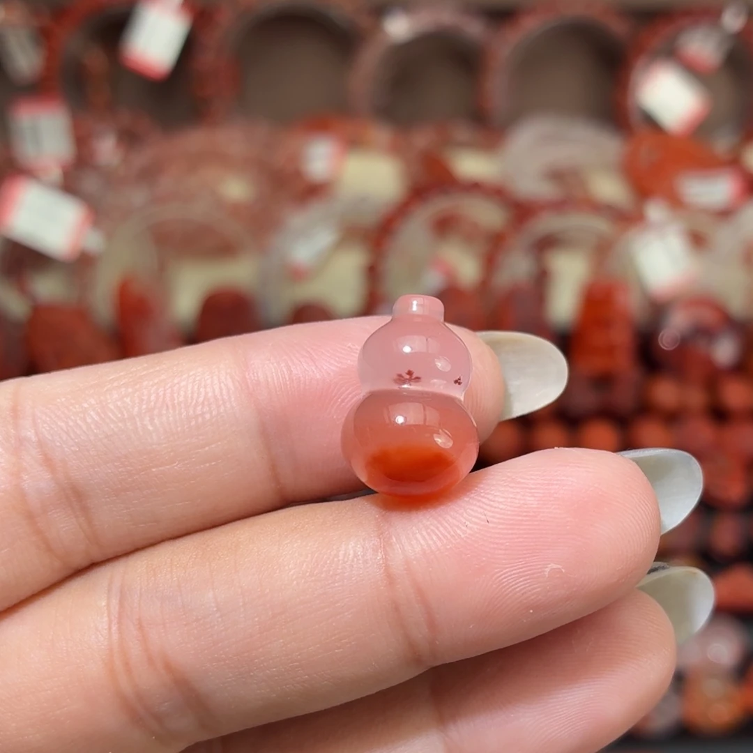 自***省南红玛瑙未镶嵌颈饰胖葫芦