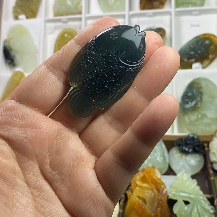 蛇纹石玉未镶嵌颈饰