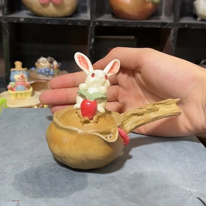 瓷片小兔子侧把宝瓶壶