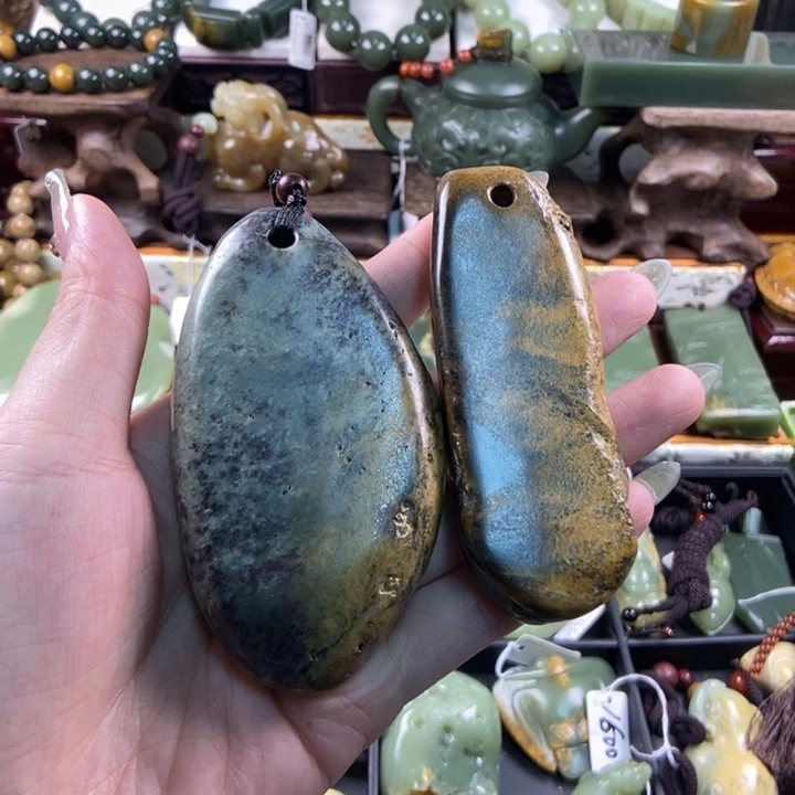 未镶嵌岫岩河磨玉（透闪石质玉）把件壹**风