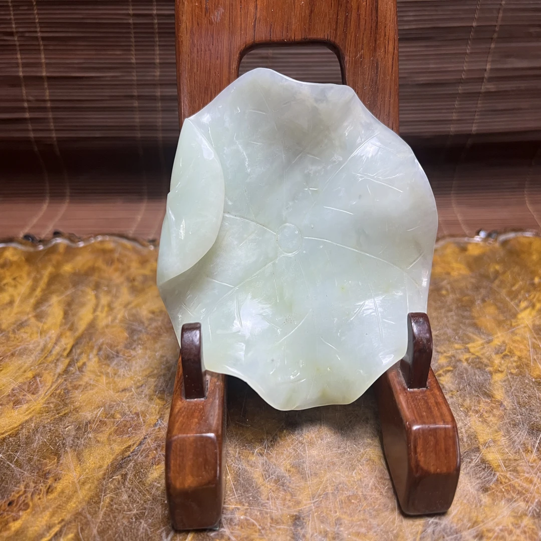 622号精美玉石摆件莲花雕刻工艺品有微开片