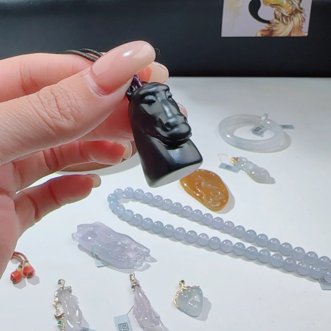 和田玉未镶嵌颈饰多样性小四