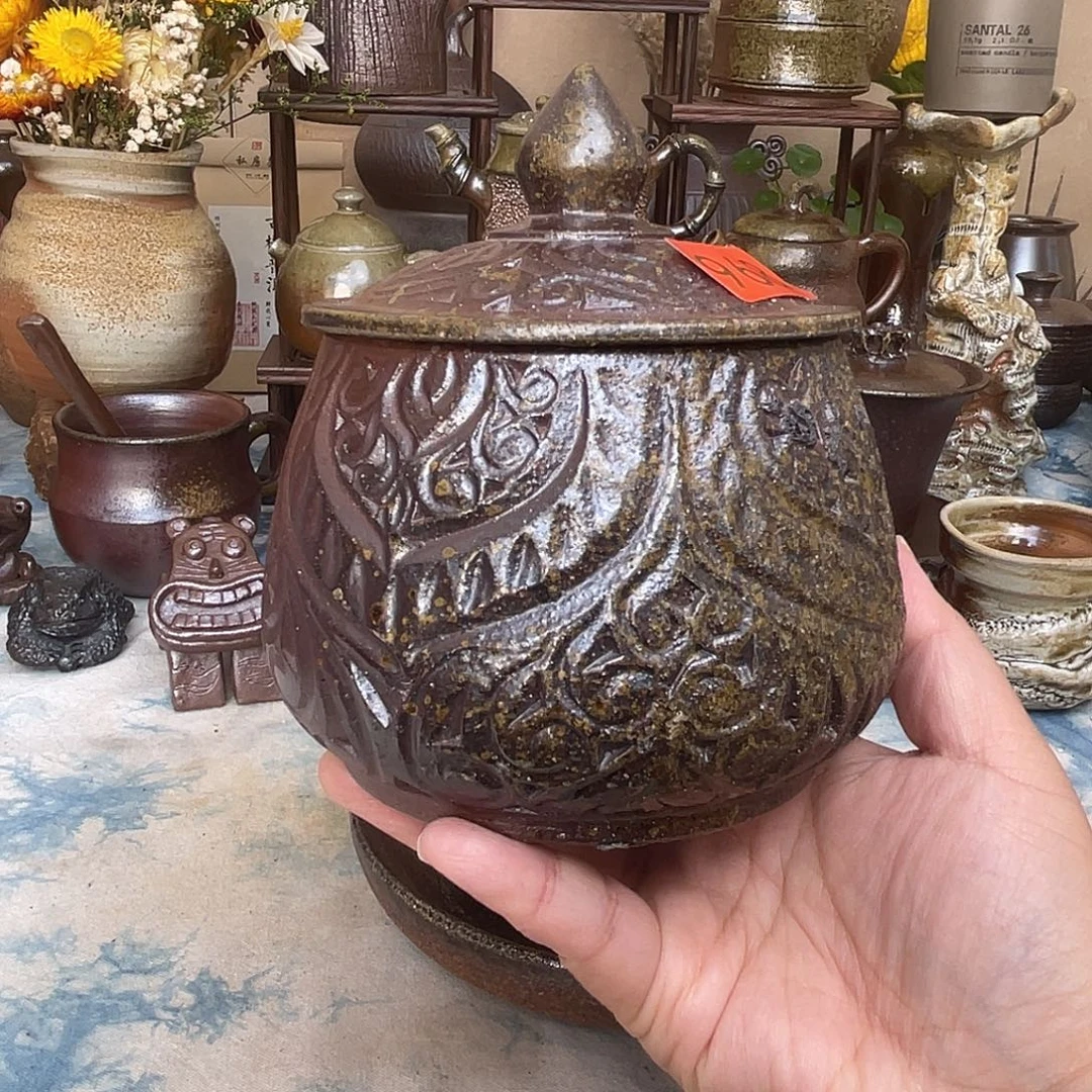 瑕疵少数民族风雕刻茶叶罐