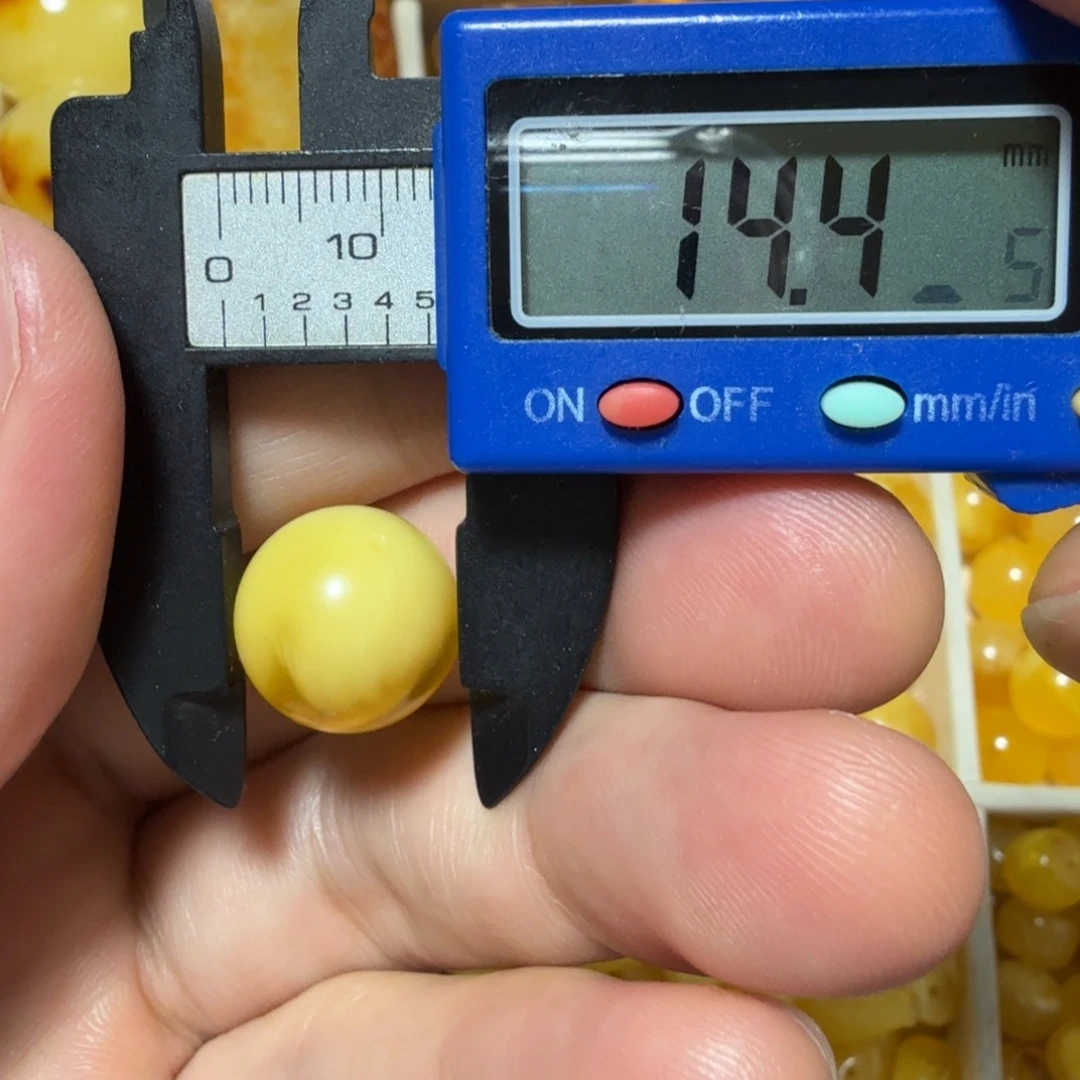 裸石琥珀未镶嵌成品