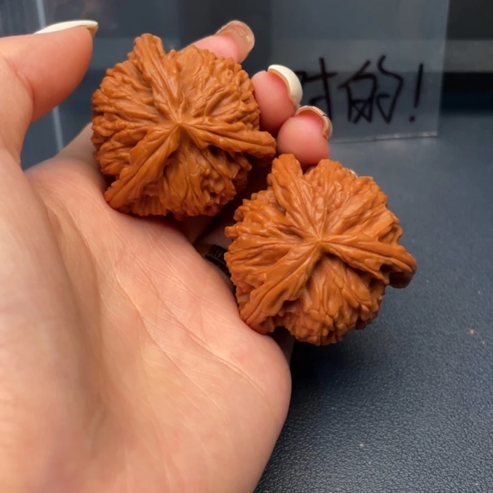 小***嘟吊坠文玩核桃白狮子