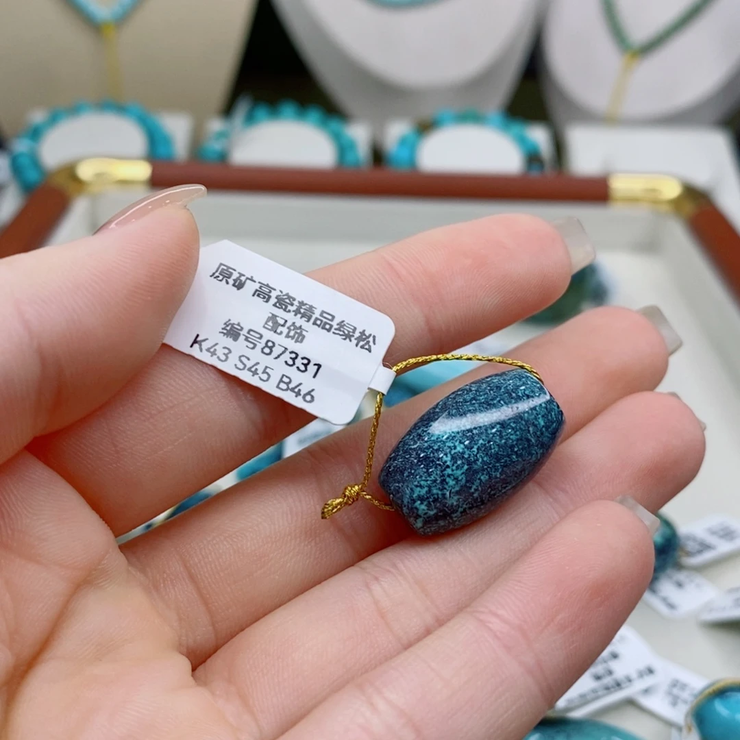 绿松石未镶嵌珠宝奇石