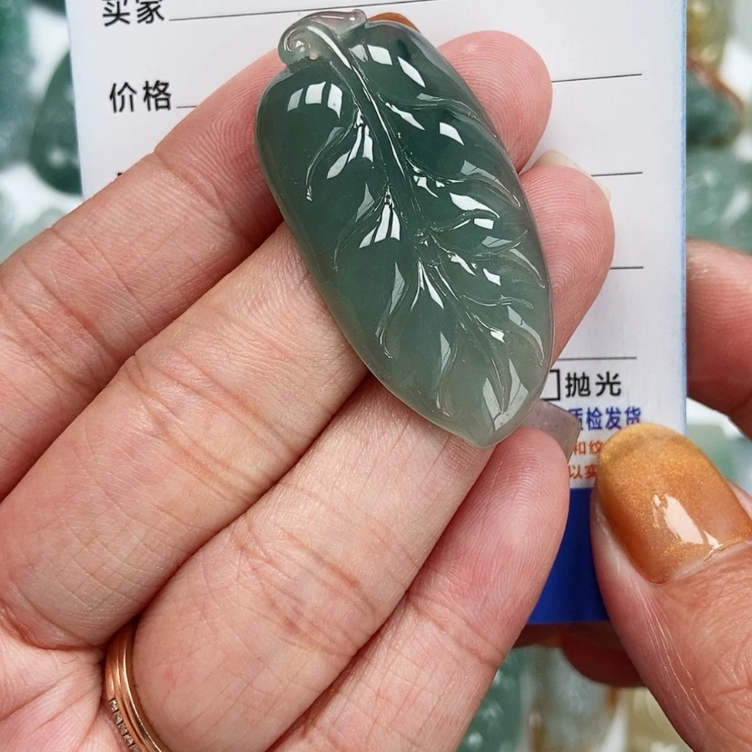 【闪购商品】翡翠颈饰未镶嵌叶子