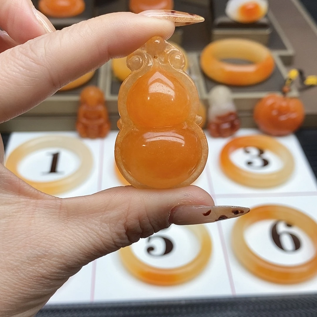 石英质玉（黄龙玉）未镶嵌吊坠