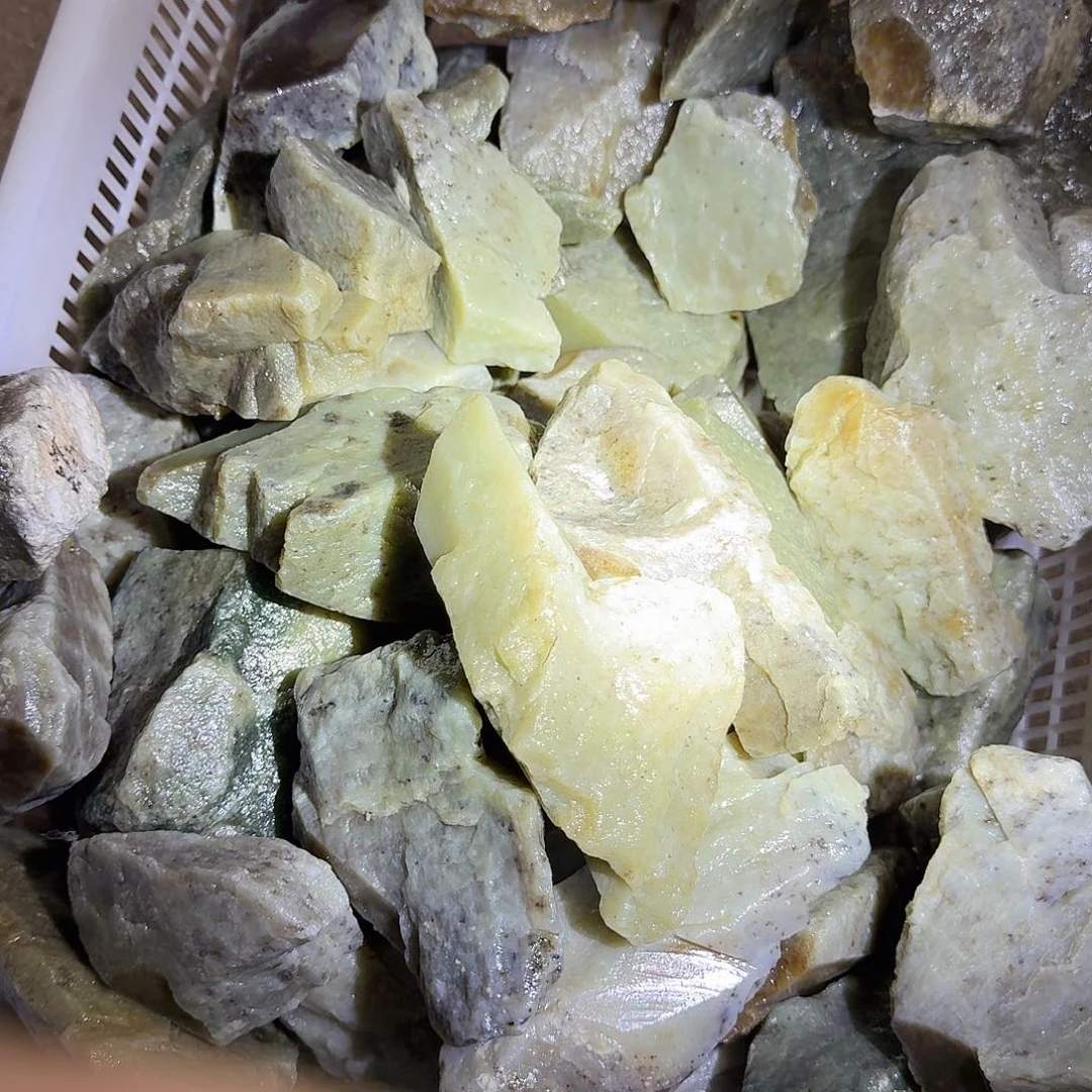 八***z和田玉（糖玉）未镶嵌珠宝半成品
