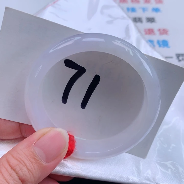 翡翠手镯未镶嵌翡翠